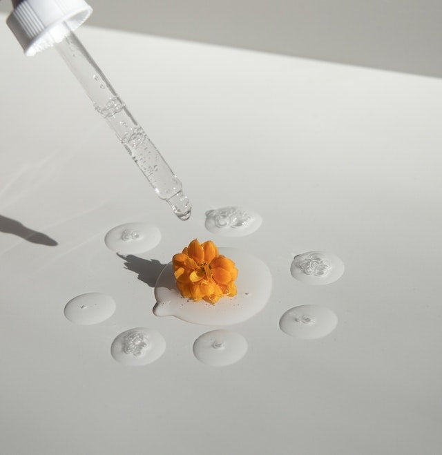 FROM DULL TO RADIANT: HOW VITAMIN C SERUM CAN TRANSFORM YOUR SKIN IN JUST A FEW WEEKS